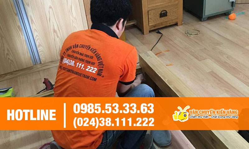 nhan-vien-thao-lap-giuong-tu-1